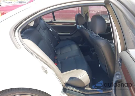 2004 BMW 325Xi z USA, uszkodzony, nr VIN WBAEU33454PR08948